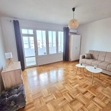 Apartment Sweet Next To Sea Garden